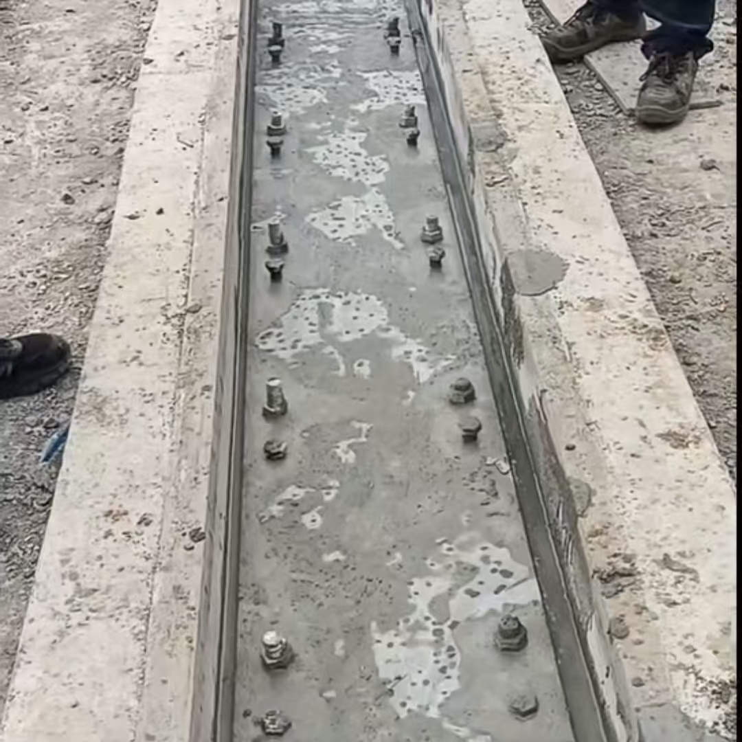 台东县港口码头起重机龙门吊重型机械设备稳固用早强快凝轨道胶泥